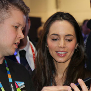 Eliza-Dushku-with-Nokia-Lumia-900