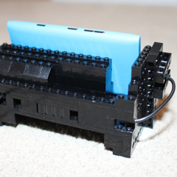 Nokia-Lumia-900-Lego-desktop-stand