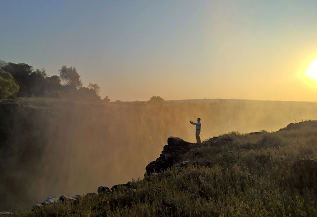 Stephen-Alvarez-Victoria-Falls-sunrise_feat