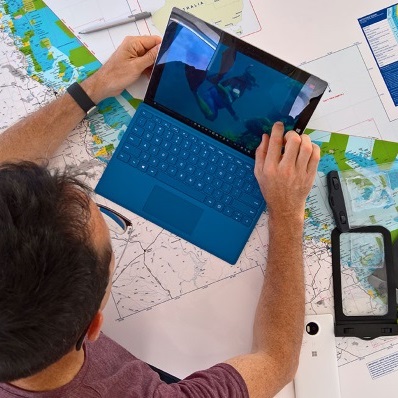 Stephen-Alvarez-uisng-a-Surface-Pro-3
