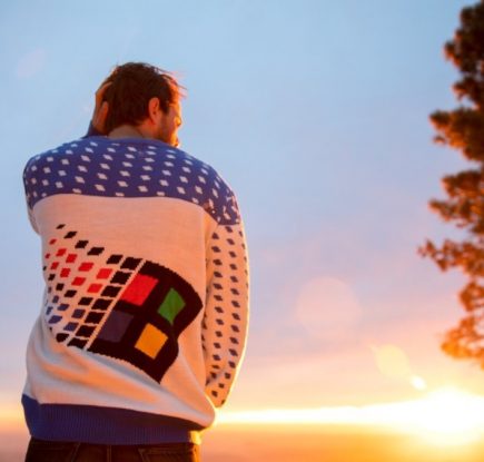 Рождественский ретро-свитер в стиле Windows 95