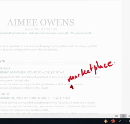 Анимированный снимок экрана: редактирование текста цифровым пером в Word