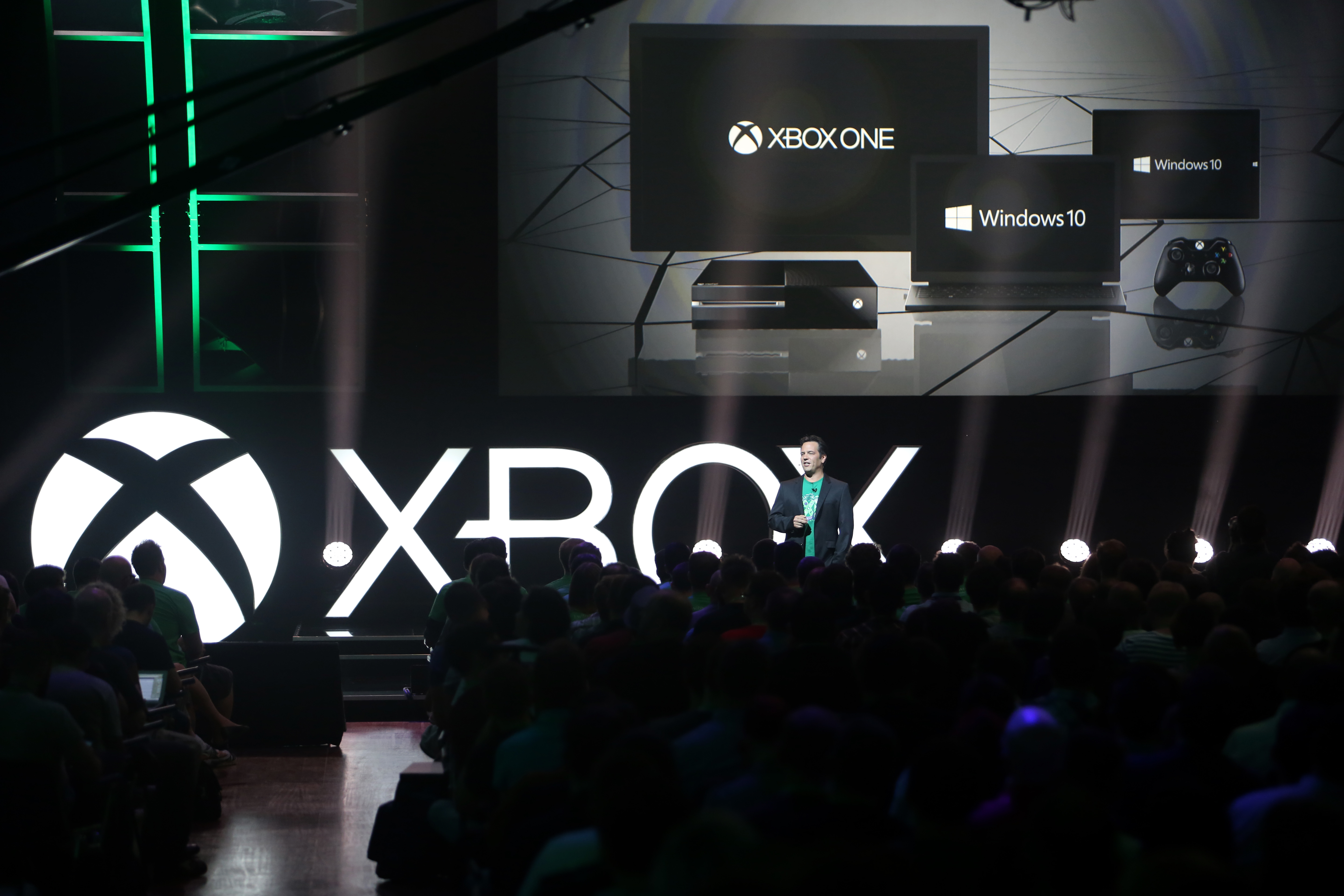 Xbox-gamescom-Briefing-2015-Phil-Spencer-Windows-10-Xbox