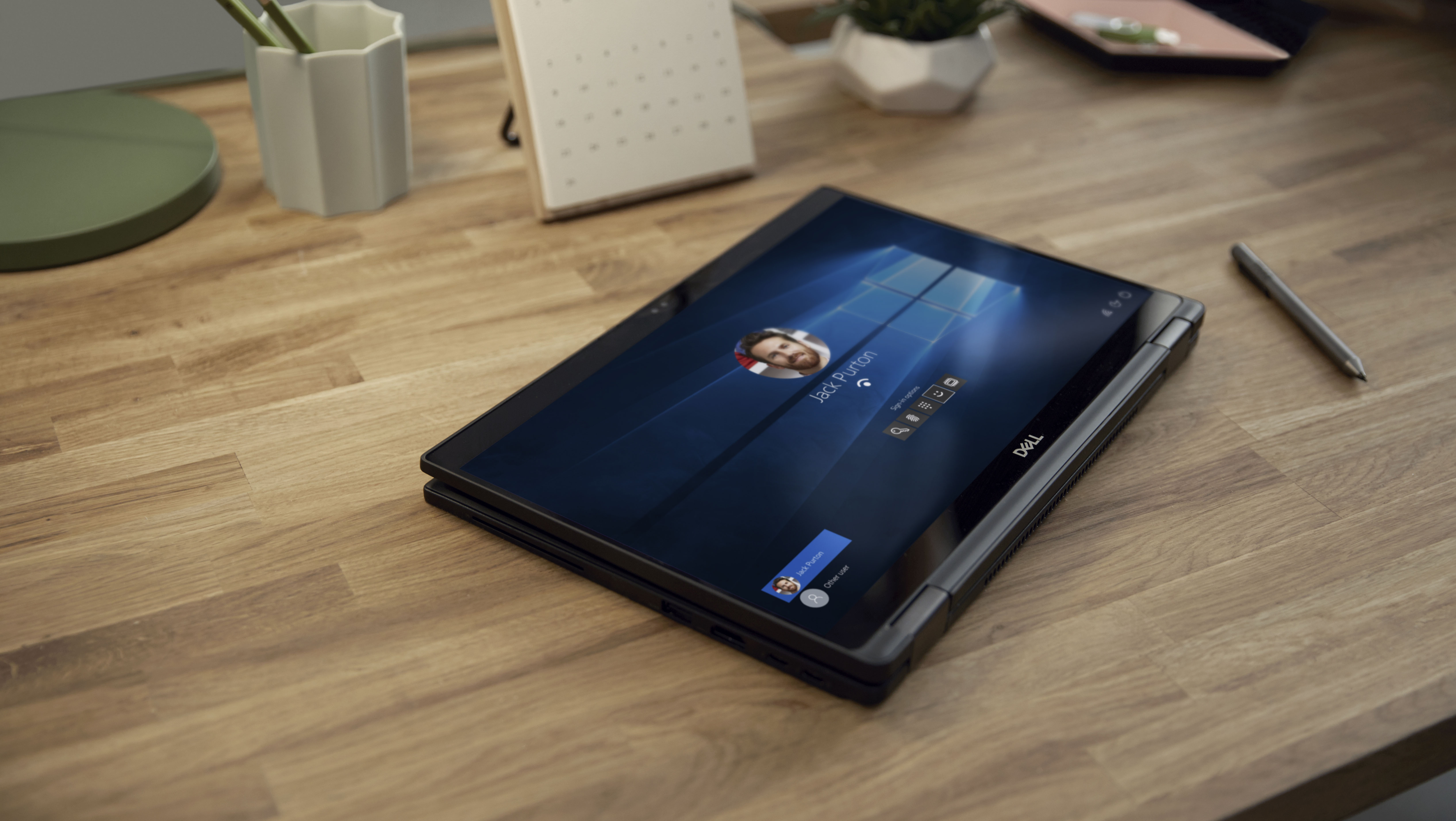Mobile device with Windows Hello login screen