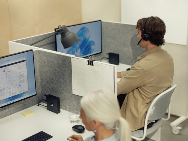 Two call center representatives working while using Windows 365 Link.