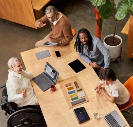 Microsoft Teams と Microsoft 365 でハイブリッド ワークへの新たな期待に応える 3 つの方法