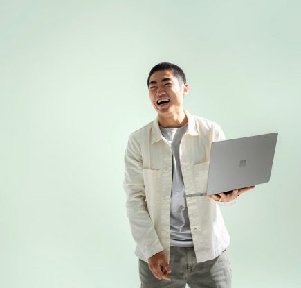 Surface Laptop Go 2 を発表