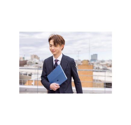 Microsoft Surface のCMに俳優・綱啓永さんが登場