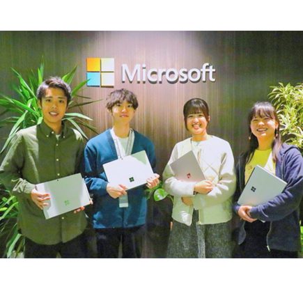 Surface アンバサダー: Surface 愛を全国に広げる学生たち