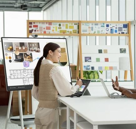 Surface Hub 3 に Edge と Miracast を導入