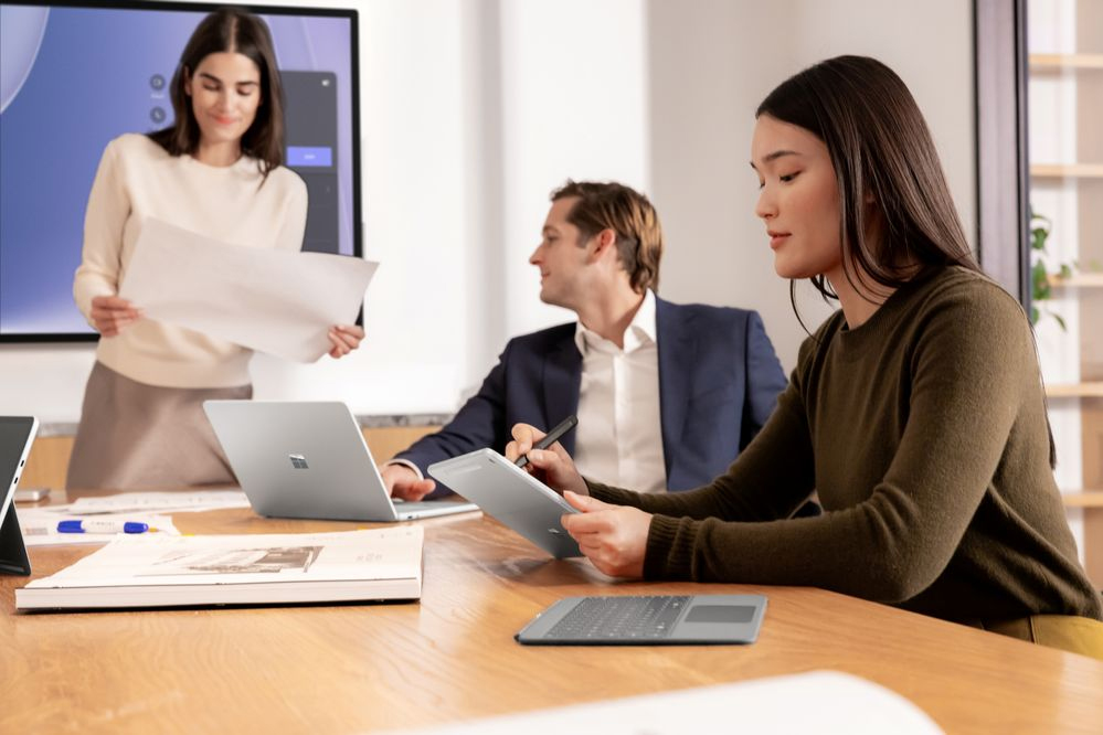 法人向け Surface Laptop 13 インチと法人向け Surface Pro 12 インチの注文が可能に