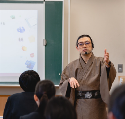 Surface Pro 12 インチの試験導入を契機として、将来を見越した教育現場での AI 活用を加速する九州国際大学付属高等学校