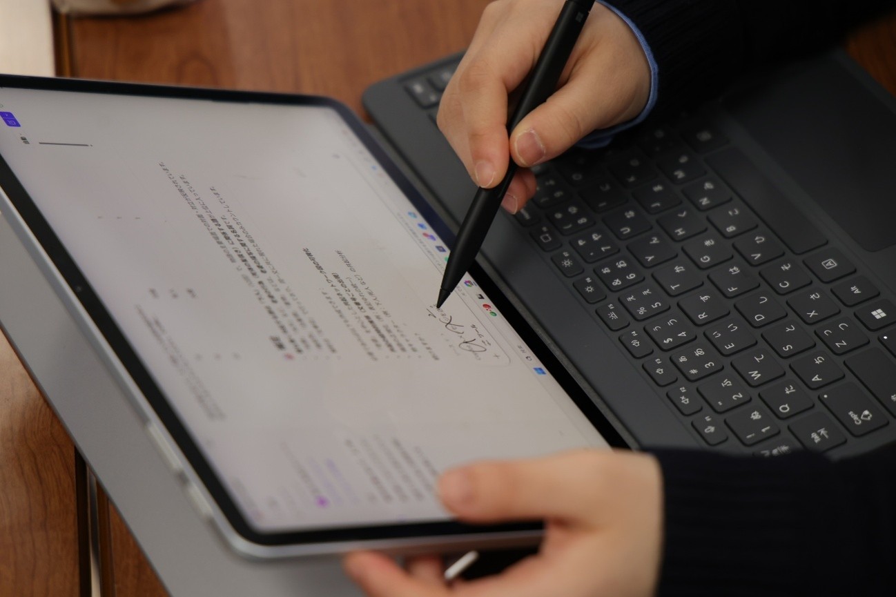AI の利活用を進めるにあたり、Surface Pro 12 インチの試験導入を実施