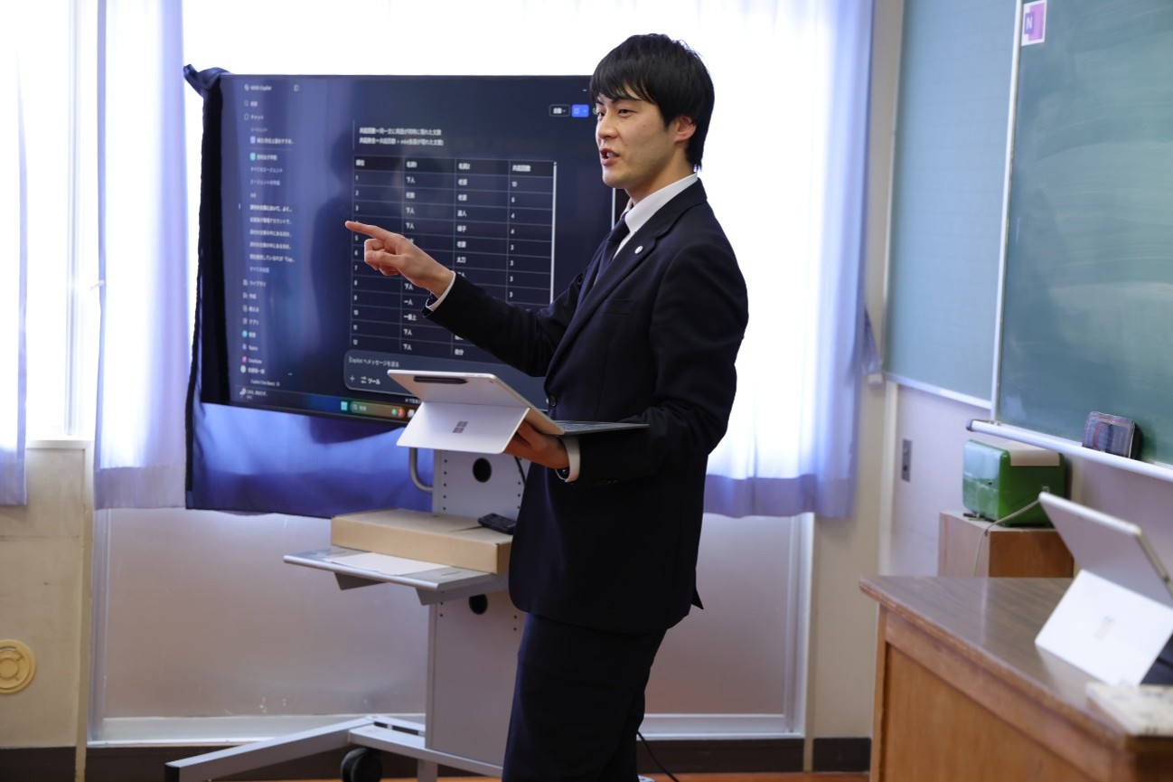 Surface Pro 12 インチを導入し、社会で必要な AI 活用スキルとリテラシーを学ぶ ～聖和女子学院中学校高等学校のICT教育～