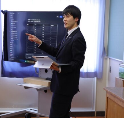 Surface Pro 12 インチを導入し、社会で必要な AI 活用スキルとリテラシーを学ぶ ～聖和女子学院中学校高等学校のICT教育～