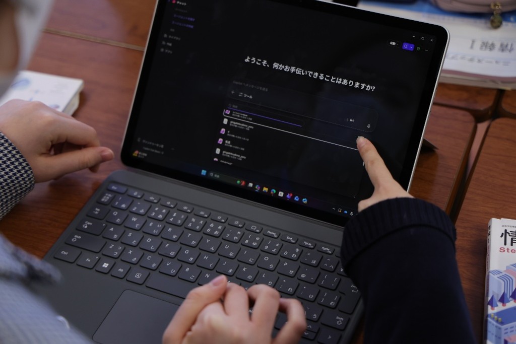 試験導入における Surface Pro 12 インチに対する評価は、非常に高いといいます。