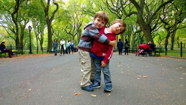 1020day-hug-ScottDa69557727