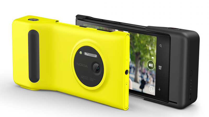 Nokia-Lumia-1020-with-camera-grip