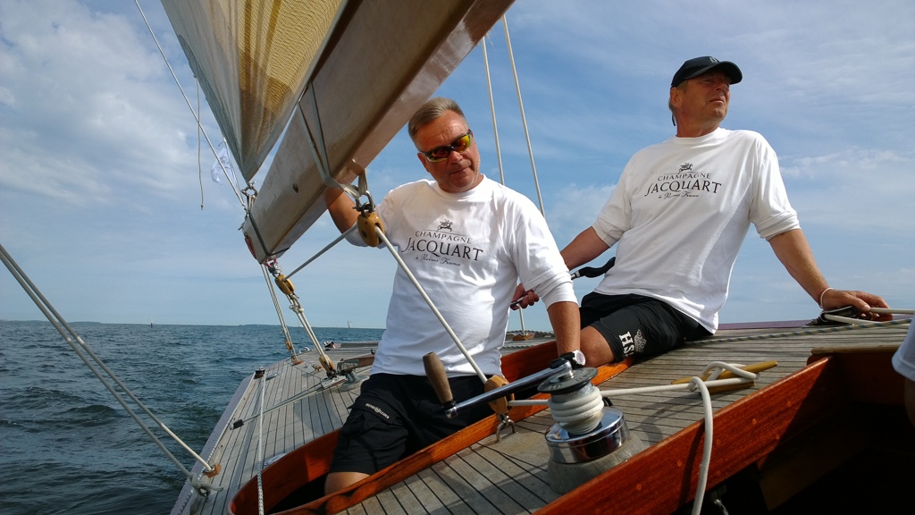 Vågspel at Champagne Regatta