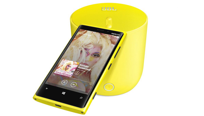 JBL-PlayUp-Portable-Wireless-Speaker-with-Lumia-920_yellow
