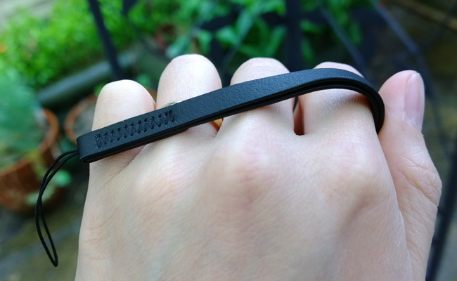 Nokia-Camera-Grip-wrist-strap_stitching