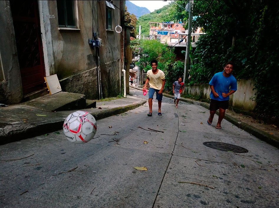 Lumia favela football