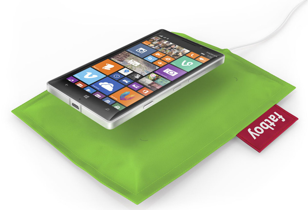Nokia-Wireless-charging-Pillow-by-Fatboy_green