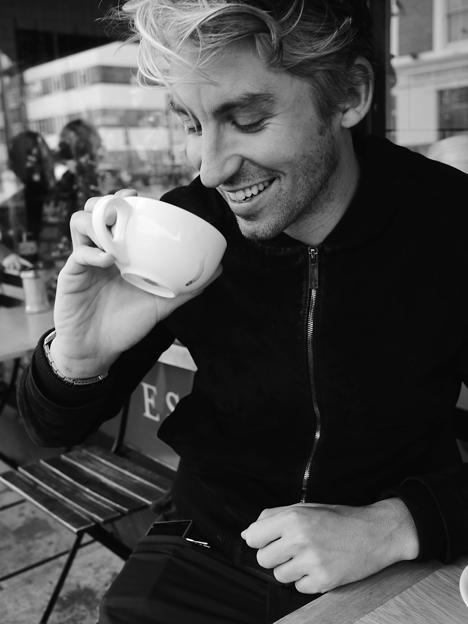 Wireless-charging-trousers-inpost3