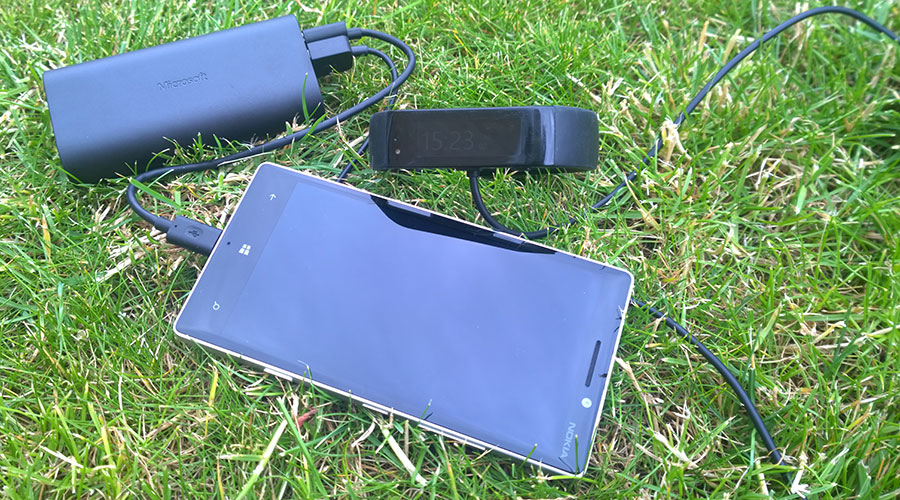 Microsoft-Portable-Dual-charger-gallery_Microsoft-Band-and-Lumia