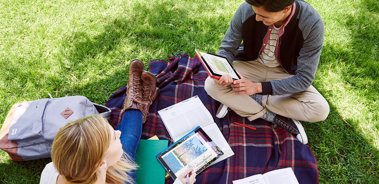 FEAT_08_Microsoft_Surface_Blanket-02192_VS_R1e