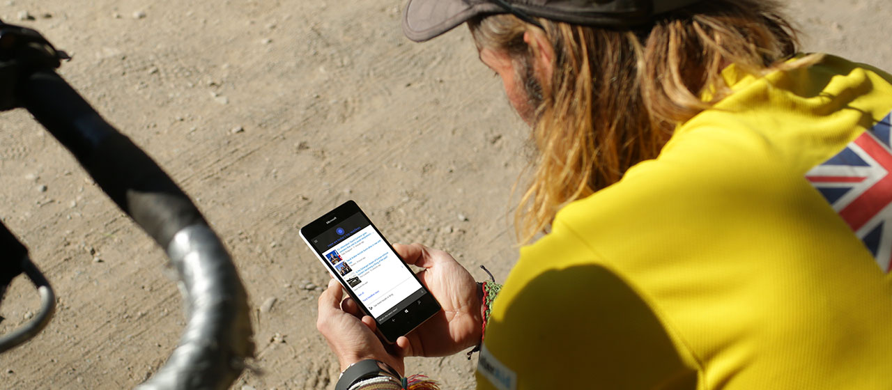 Jamie Ramsay using a Lumia 950 XL.