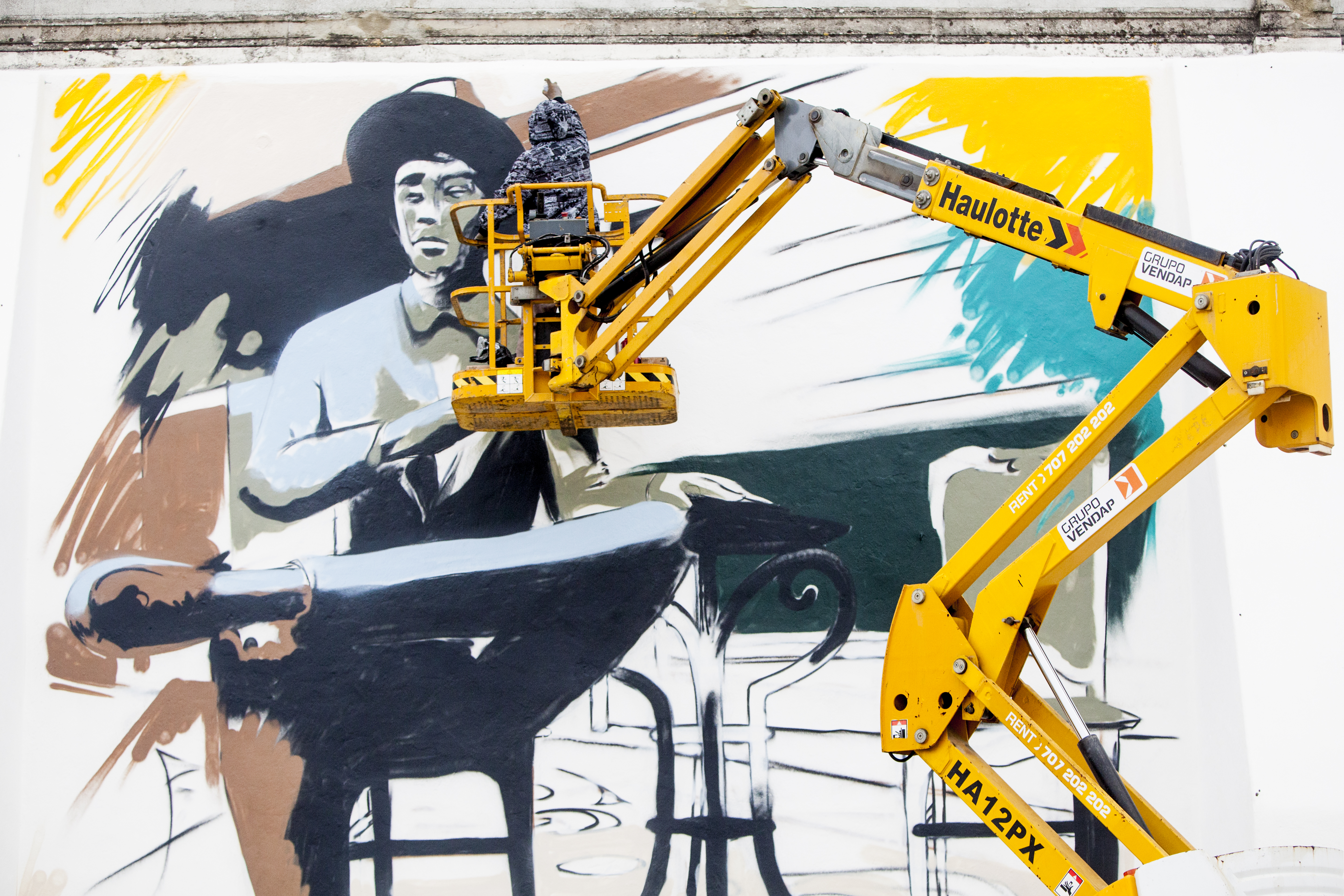 Artist Sergio Odeith painting his mural.