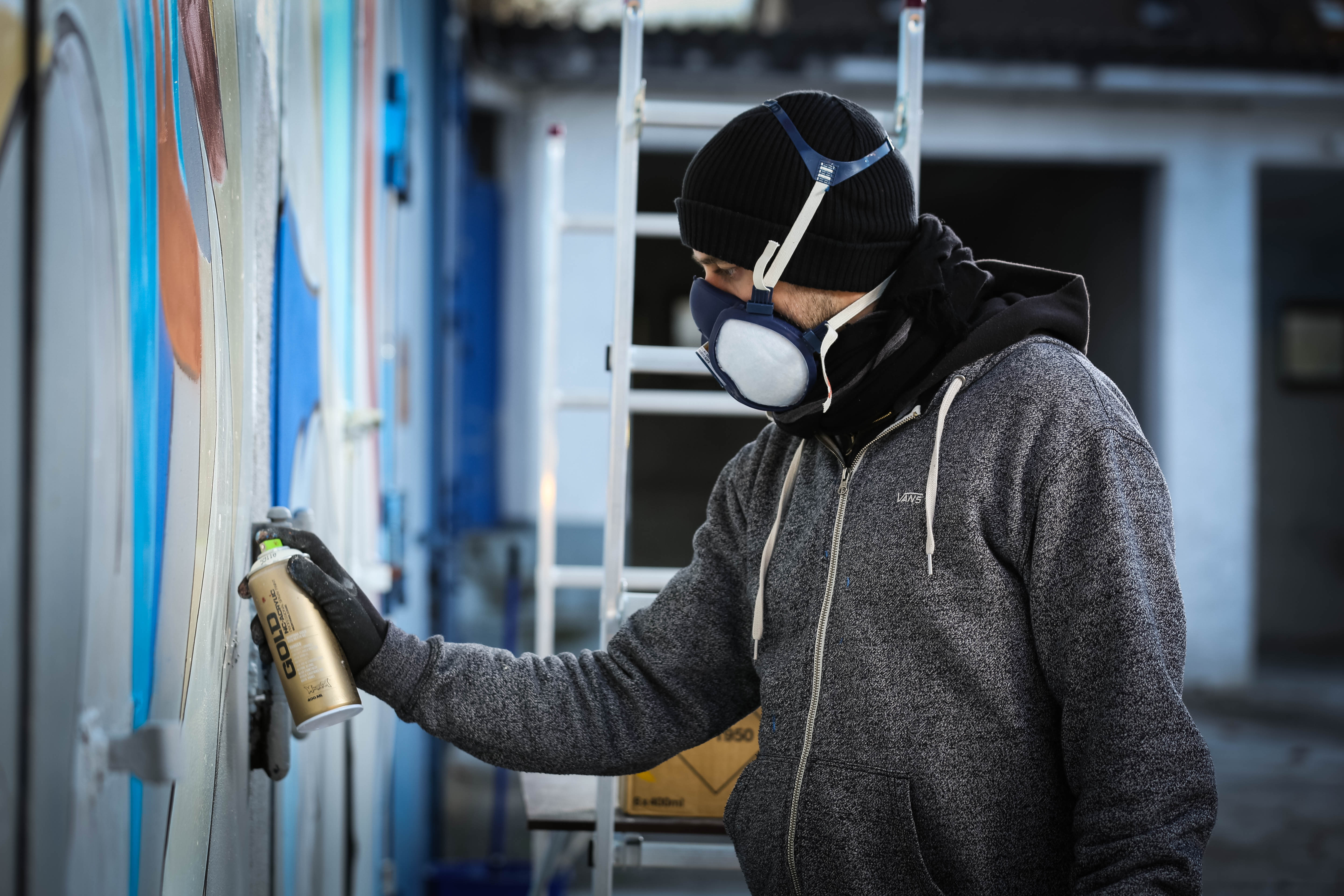 Andreas Preis painting his wolf mural.