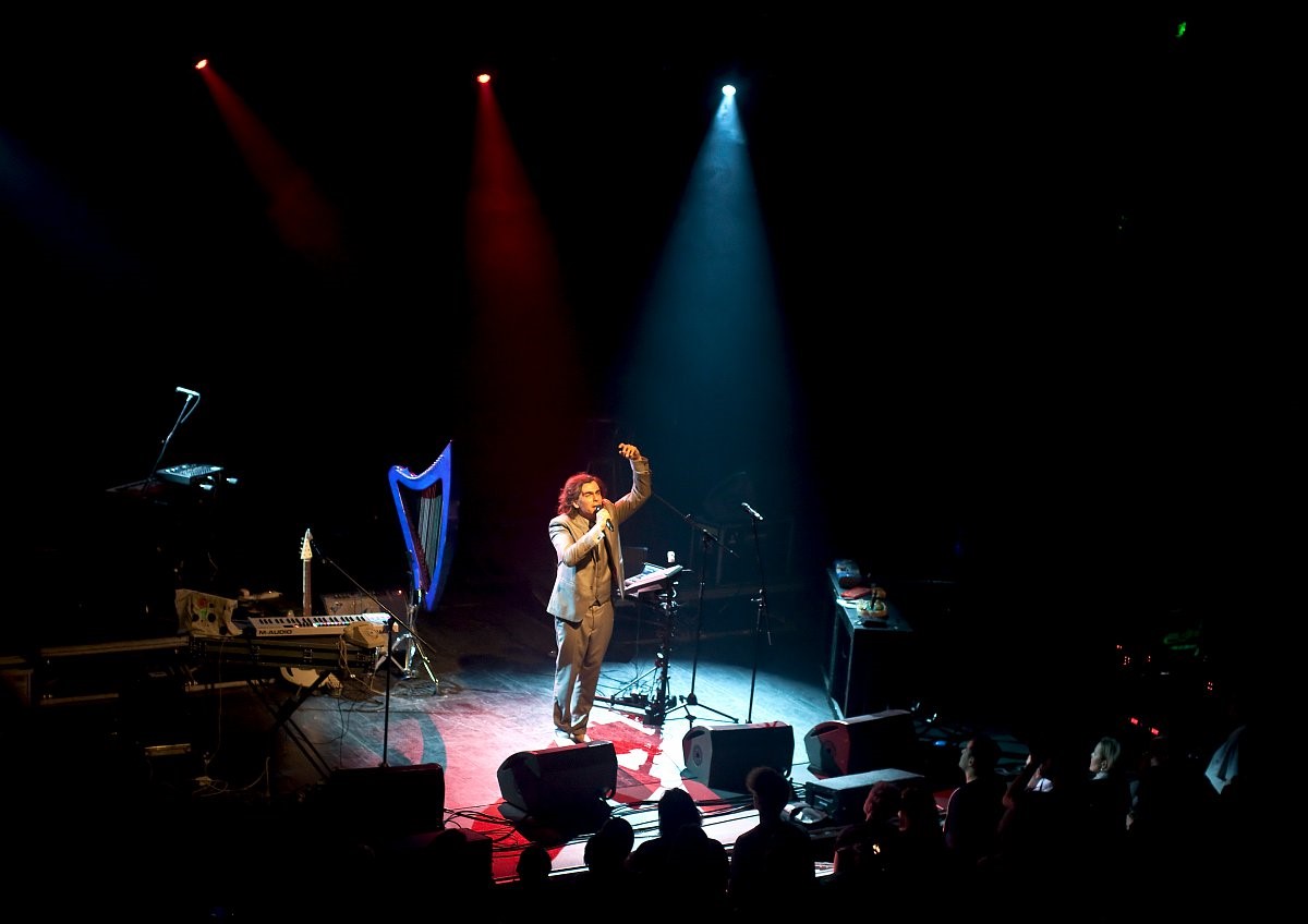 SORNE performing at The Shakespearean Theater in Gdansk, Poland on tour with CocoRosie for their Spring 2016 Heartache City Europe tour.