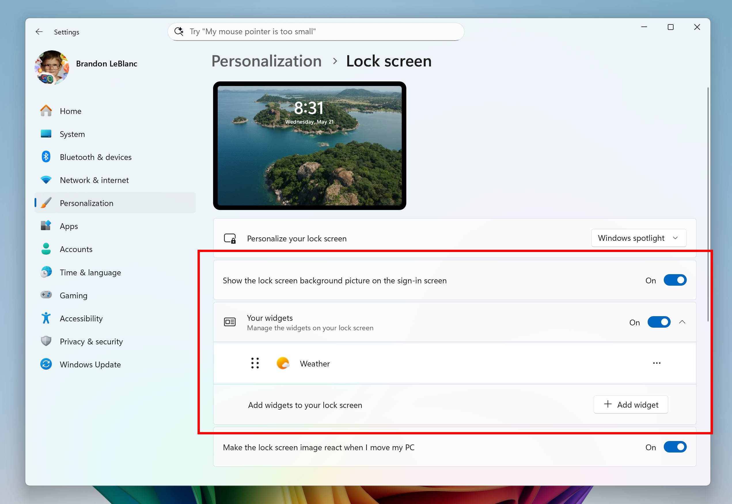 Customization settings for lock screen widgets shown in Settings and highlighted in a red box.