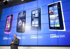 700-nokia-stephen-elop-mwc-2012-5